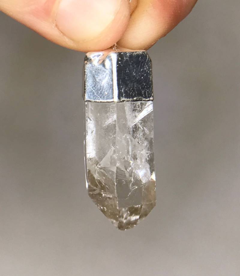 Quarzpunkt-Pendant-Silberierung-April-Steinschmuck-Klare Steinkette-Steinschmuck Aus Stein-Moldavit von TheDesertGoddess