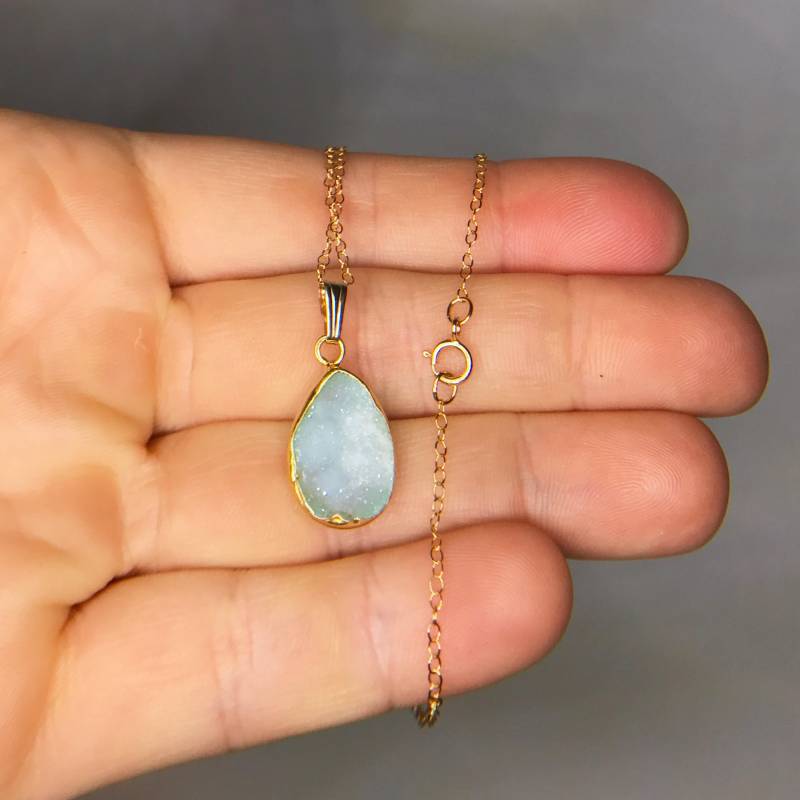 Schlichte Druzy Halskette - 22K Vergoldet Mit Gold Filled 18In Kette Druse Stein Schmuck Chalcedon Geode Geburtsstein von TheDesertGoddess