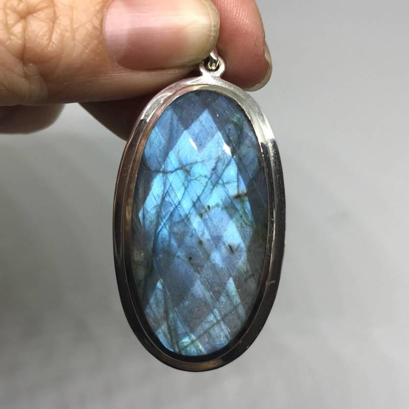 Wunderschöner Facettierter Labradorit Anhänger - Sterling Silber Schmuck Blauer Stein Geburtsstein Moldavit von TheDesertGoddess