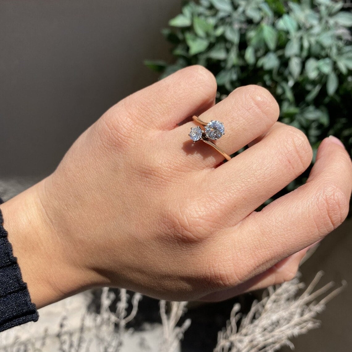 Toi Et Moi Ring, Zwei Stein Verlobungsring, Rundschliff Moissanite Ehering, Jubiläumsgeschenk 14K Weißgold Ring Versprechen Toi Et Moi Ring, Zwei Stein Verlobungsring, Rundschliff Moissanite Ehering, Jubiläumsgeschenk 14K Weißgold Ring Versprechen von TheDiamondBoxDX