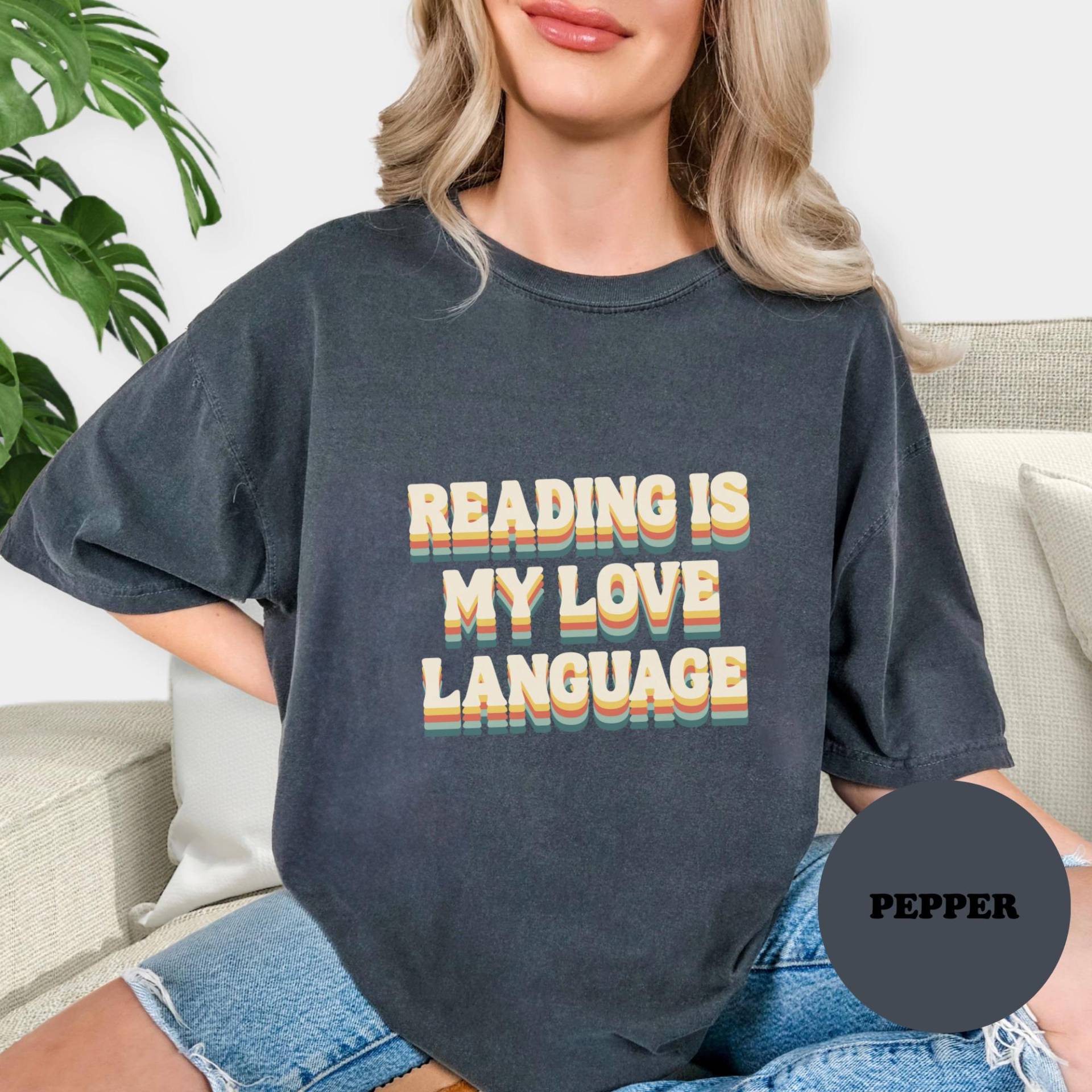 Reading Is My Love Sprache T-Shirt, Lustiges Retro T-Shirt Für Introvertierte Und Leseratten Reading Is My Love Sprache T-Shirt, Lustiges Retro T-Shirt Für Introvertierte Und Leseratten von TheDigitalBlossoms