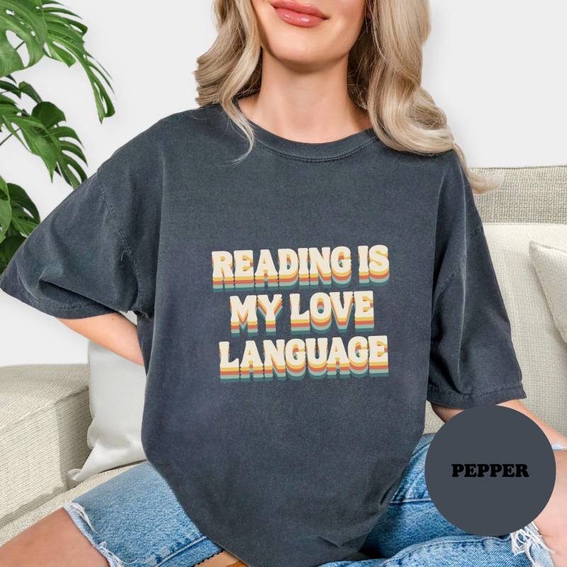 Reading Is My Love Sprache T-Shirt, Lustiges Retro T-Shirt Für Introvertierte Und Leseratten von TheDigitalBlossoms