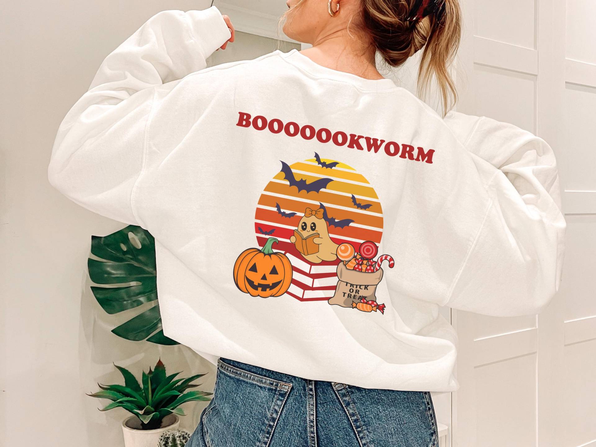 Retro Halloween Bücherwurm Sweatshirt Gruseliger Geister Lesen Design Retro Halloween Bücherwurm Sweatshirt Gruseliger Geister Lesen Design von TheDigitalBlossoms