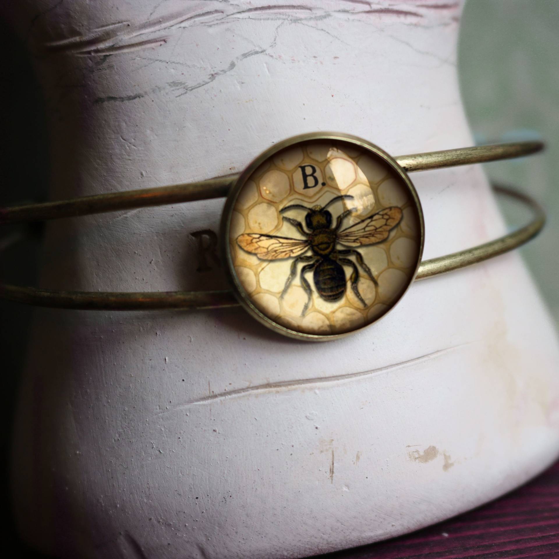 Honigbiene Oder Arbeiterbiene Manschette Armband/Armreif in Antik Messing Honigbiene Oder Arbeiterbiene Manschette Armband/Armreif in Antik Messing von TheDivineIguana