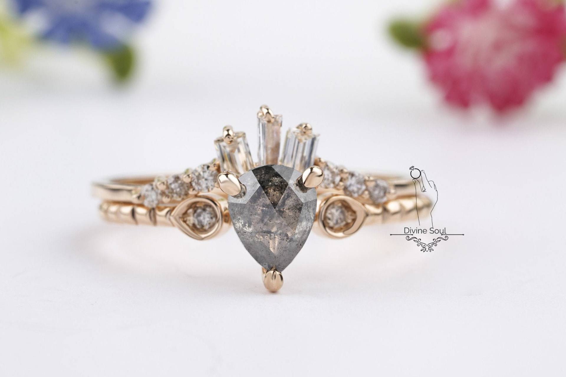 Einzigartiger Ehering Für Frauen | Salz Und Pfeffer Diamant Ring Set in Birnenform von TheDivineSoulCo