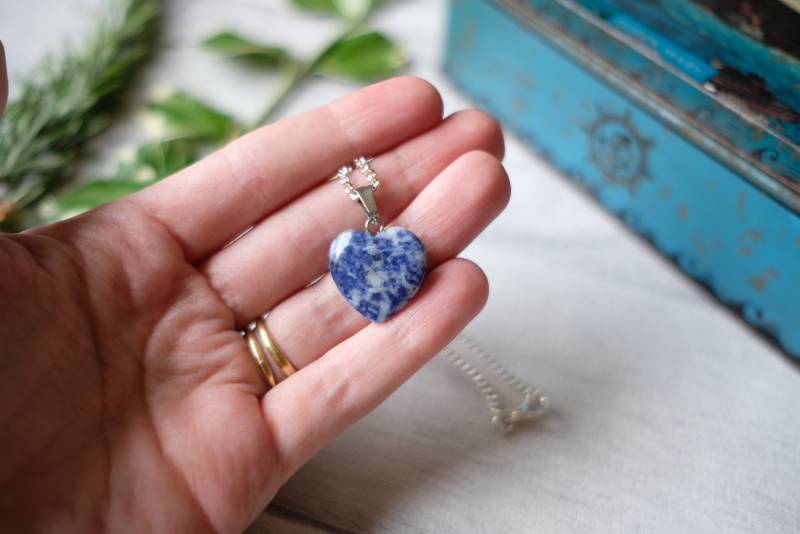 Blaues Sodalith-Herz-Anhänger-Halskette - 18-Zoll-Kette von TheDorothyDays