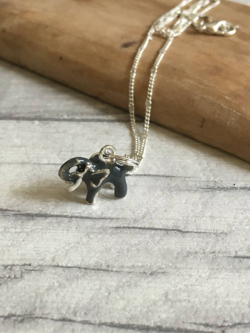 Elefant Halskette Grauer Tier Charm, Glücksbringer Geschenk von TheDorothyDays