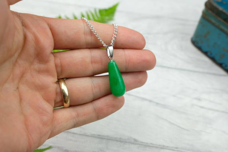 Grüne Tropfen Halskette - Schmuck Geschenk Für Sie Schlichte Leicht Zu Tragen von TheDorothyDays