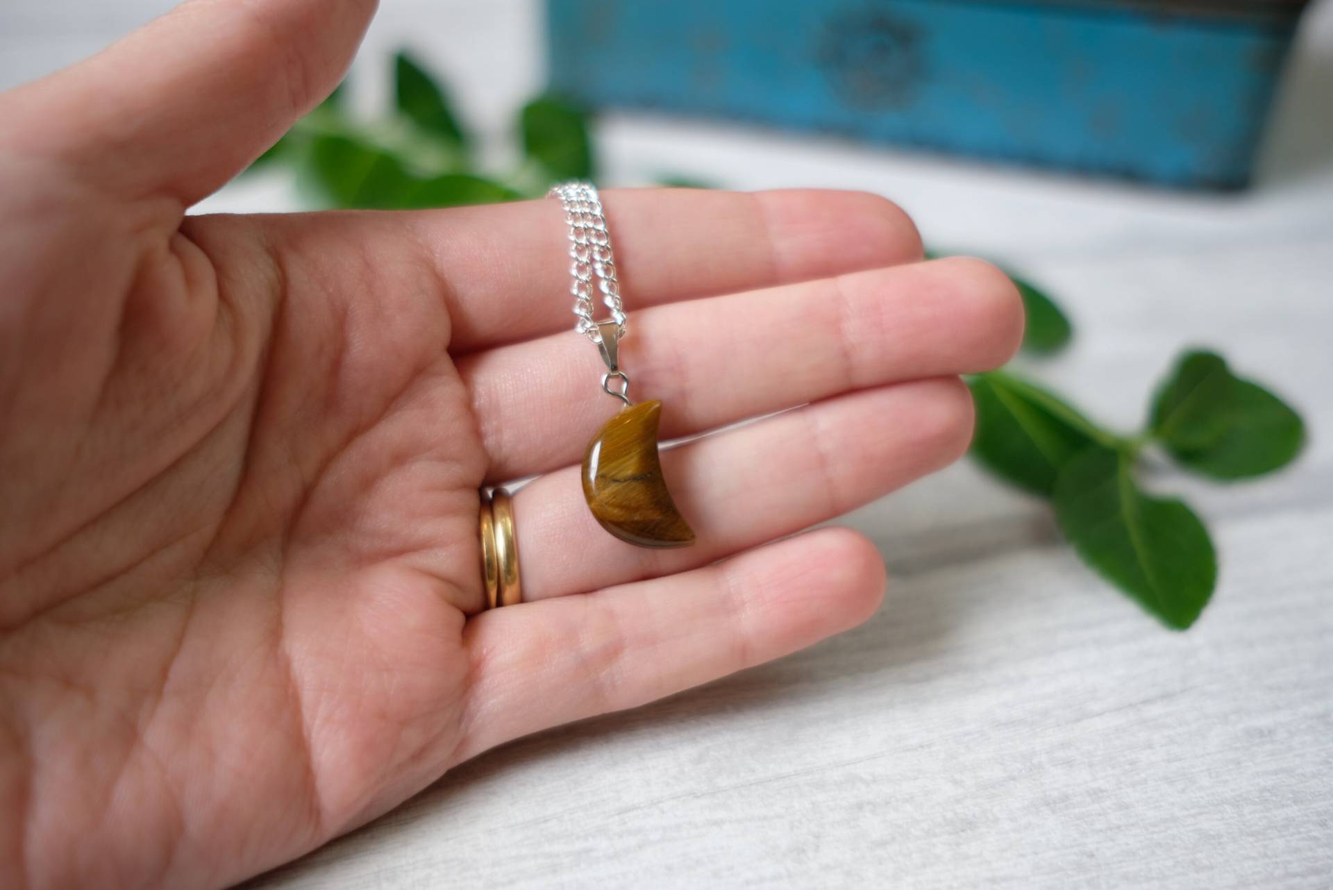 Tiger Stein Mond Halskette - Halbmond Schmuck, 18-Zoll-Kette von TheDorothyDays