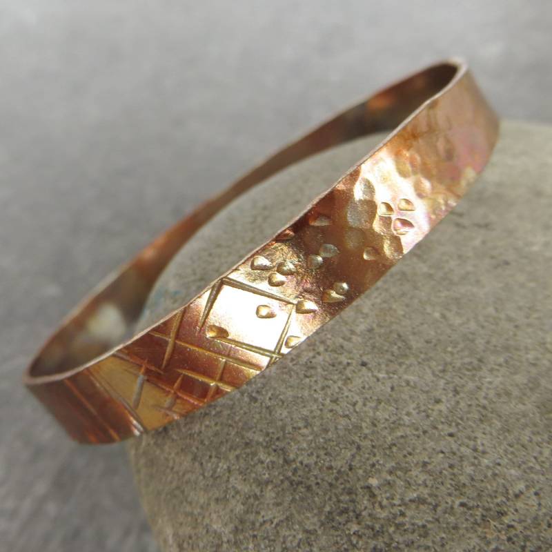 Rustikaler Kupfer Armreif, Irisierende Patina, Geschlagene Textur, Jubiläum Geschenk, Breites Armreif Armband, Boho Schmuck Rustikaler Kupfer Armreif, Irisierende Patina, Geschlagene Textur, Jubiläum Geschenk, Breites Armreif Armband, Boho Schmuck von TheDragonflyLane