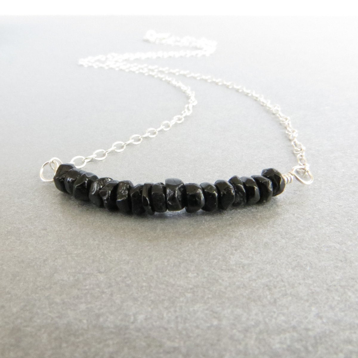 Schwarzer Turmalin Anhänger, Oktober Birthstone Halskette, Bar Sterling Silber Schmuck, Uk Verkäufer Nur Schwarzer Turmalin Anhänger, Oktober Birthstone Halskette, Bar Sterling Silber Schmuck, Uk Verkäufer Nur von TheDragonflyLane