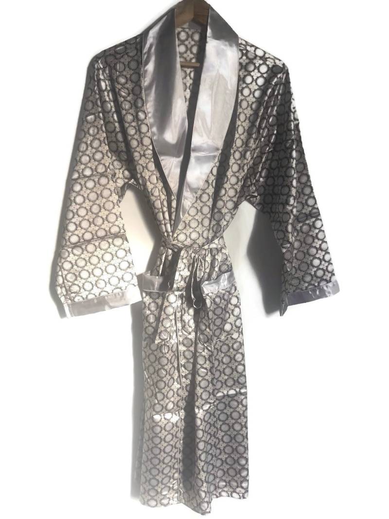 Herren Robe | Retro Rauchjacke Silberfarbener Unisex Hausmantel 60Er Jahre Satin Loungewear Vintage Paisley Mod 1960Er 1970Er Stil von TheDreamVintage