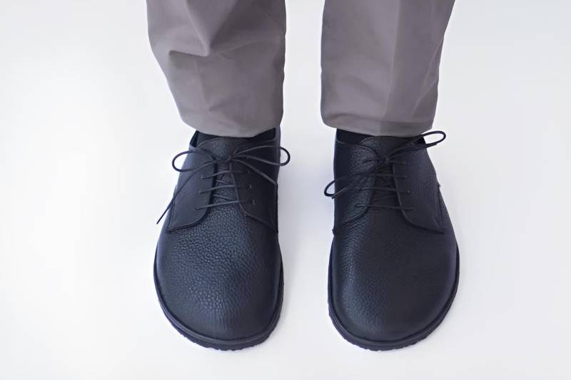 Schlichte Schuhspitze Derby in Schwarz - Barfußschuhe von TheDrifterLeather