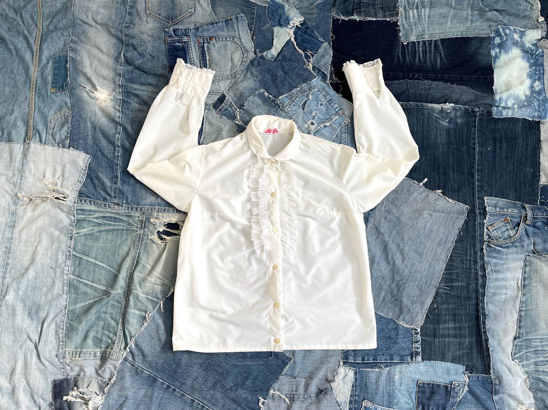 1950S Bluse Weiß Spitze An Knopfleiste Vintage Hemd Damen Nylon Vampir von TheDustyDecades