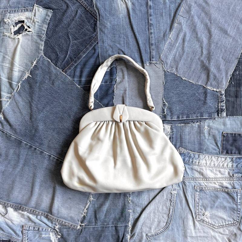 1950S Ledertasche Creme Lady Vintage Henkeltasche Leder Beige Glattleder Hobo von TheDustyDecades