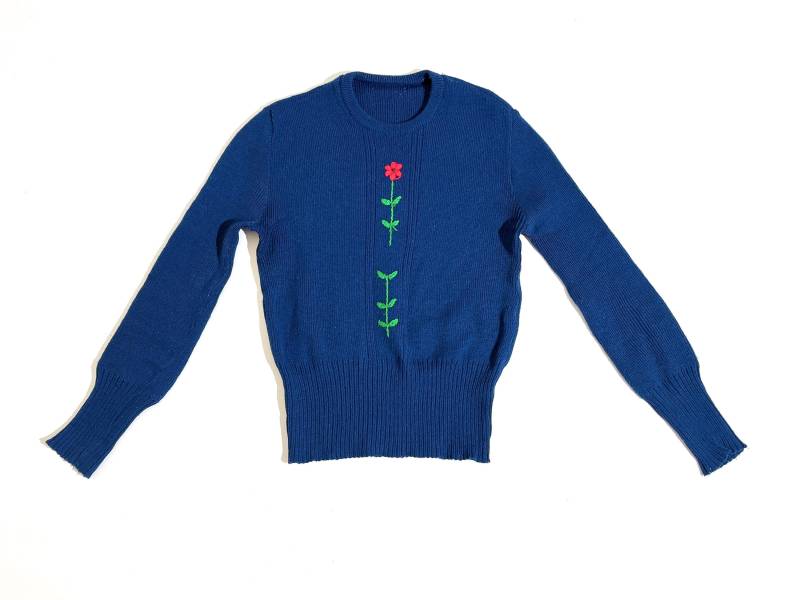 60S Pullover Blau Bestickt Vintage Strickpullover Rundhals Blume Wollpulli Damen Größe S M von TheDustyDecades