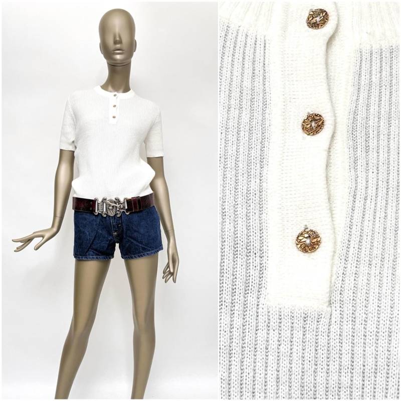 60S Pullover Kurzarm Weiß Ripp Strickpullover Damen Knopfleiste Goldknöpfe Vintage Pulli von TheDustyDecades