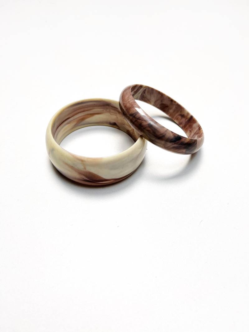 70Er Armreif Set Braun Marmoriert, Vintage Modeschmuck, Kunststoff von TheDustyDecades