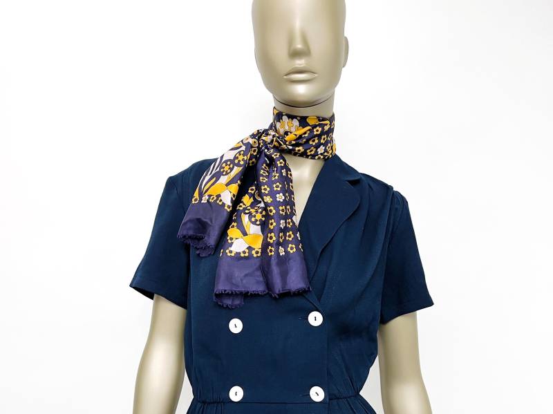 70Er Halstuch Flower Power Blau Gelb Vintage Schal Lang Kleine Fransen von TheDustyDecades