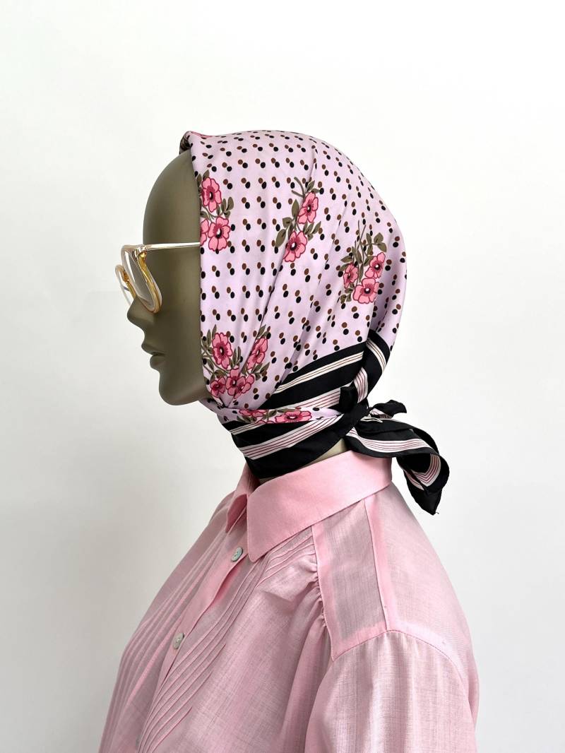 70Er Schal Floral Schwarz Rosa Grün Blumenmuster Halstuch Vintage Tuch Kopftuch von TheDustyDecades