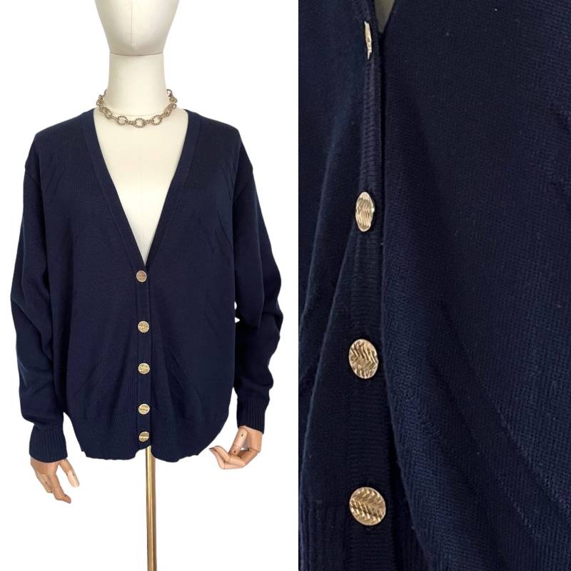 70Er Strickjacke Dunkelblau Damen/Cardigan Blau Vintage Jacke Strick Goldknöpfe M L Mit Muster Oversize Style von TheDustyDecades