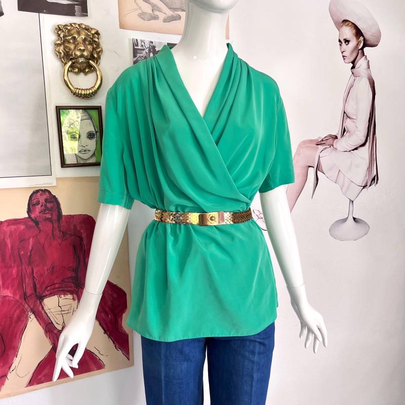 70S Bluse Grün Lang Wasserfall Kragen/Glänzende Abendbluse Weite Ärmel Kurzarm Vintage Damen 38 M von TheDustyDecades