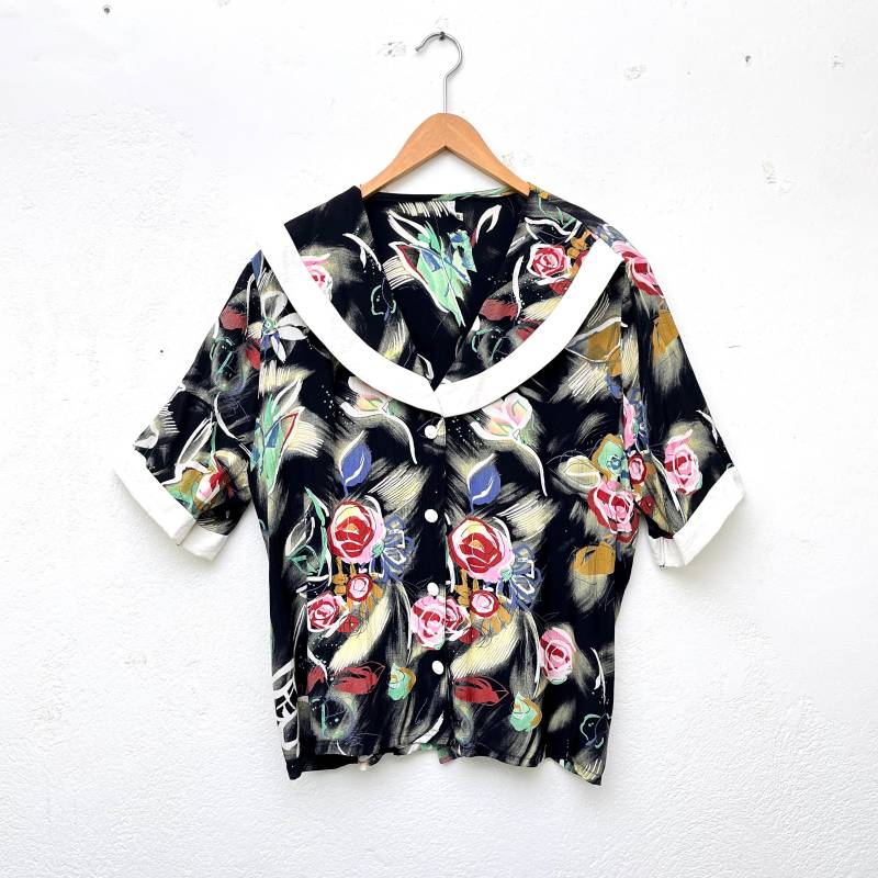 80S Bluse Bunt Viskose/Vintage Ohne Kragen Crazy Pattern Hemd Blumenmuster 38 M 3.4.23-38 von TheDustyDecades