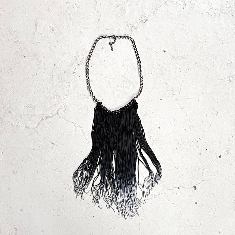 Fransenkette Grau Y2K Batik Kette Boho Vintage Modeschmuck Faden-Kette Fransenkette Grau Y2K Batik Kette Boho Vintage Modeschmuck Faden-Kette von TheDustyDecades