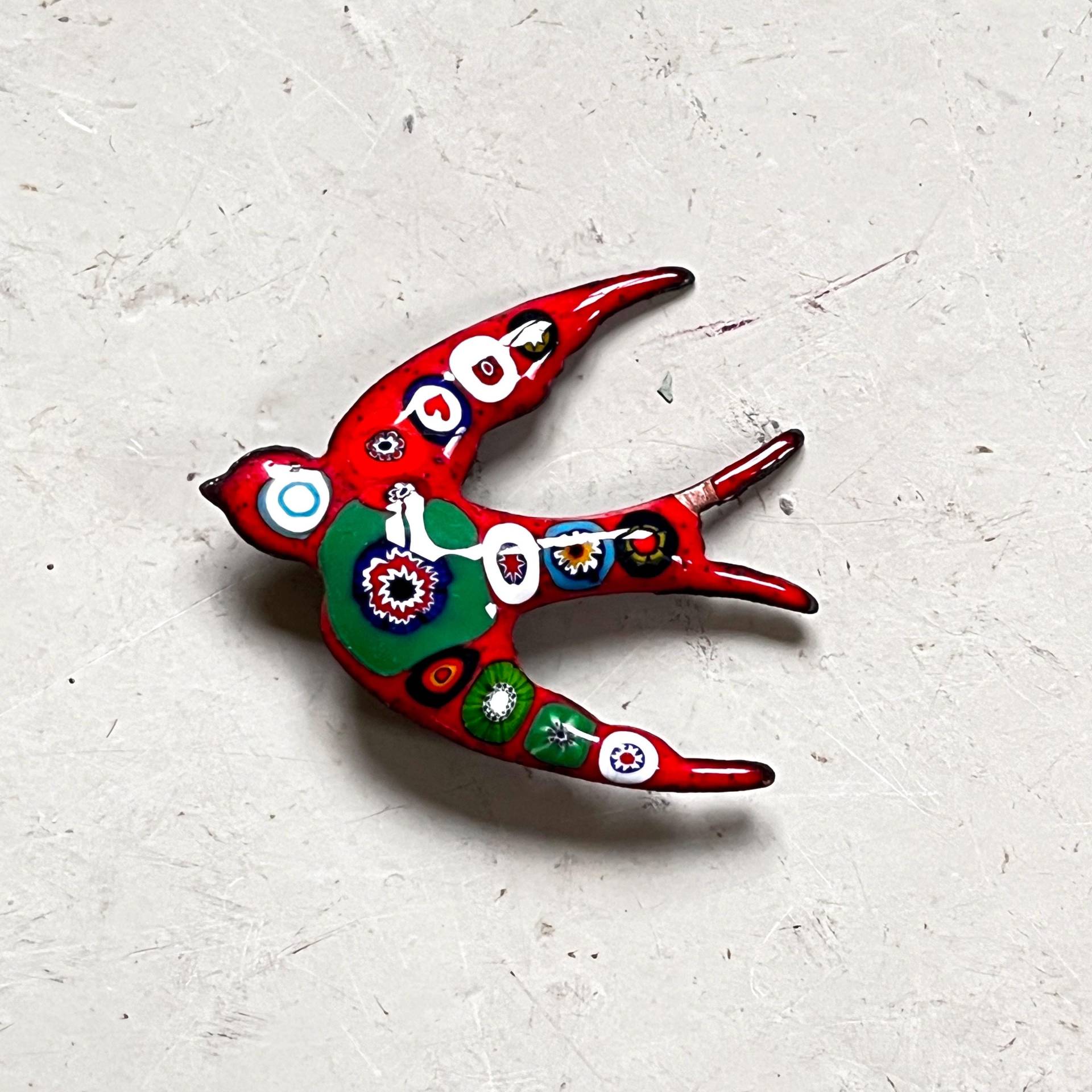 Vintage Anstecknadel Emaille Vogel Bunt 1970Er Brosche Schwalbe Hippie Bohemian von TheDustyDecades