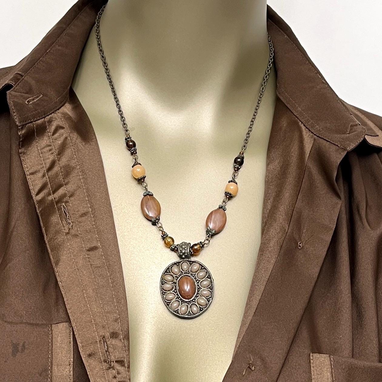 Vintage Kette Braun 90Er Modeschmuck Halskette Mit Anhänger Metall Stein Boho Hippie Vintage Kette Braun 90Er Modeschmuck Halskette Mit Anhänger Metall Stein Boho Hippie von TheDustyDecades