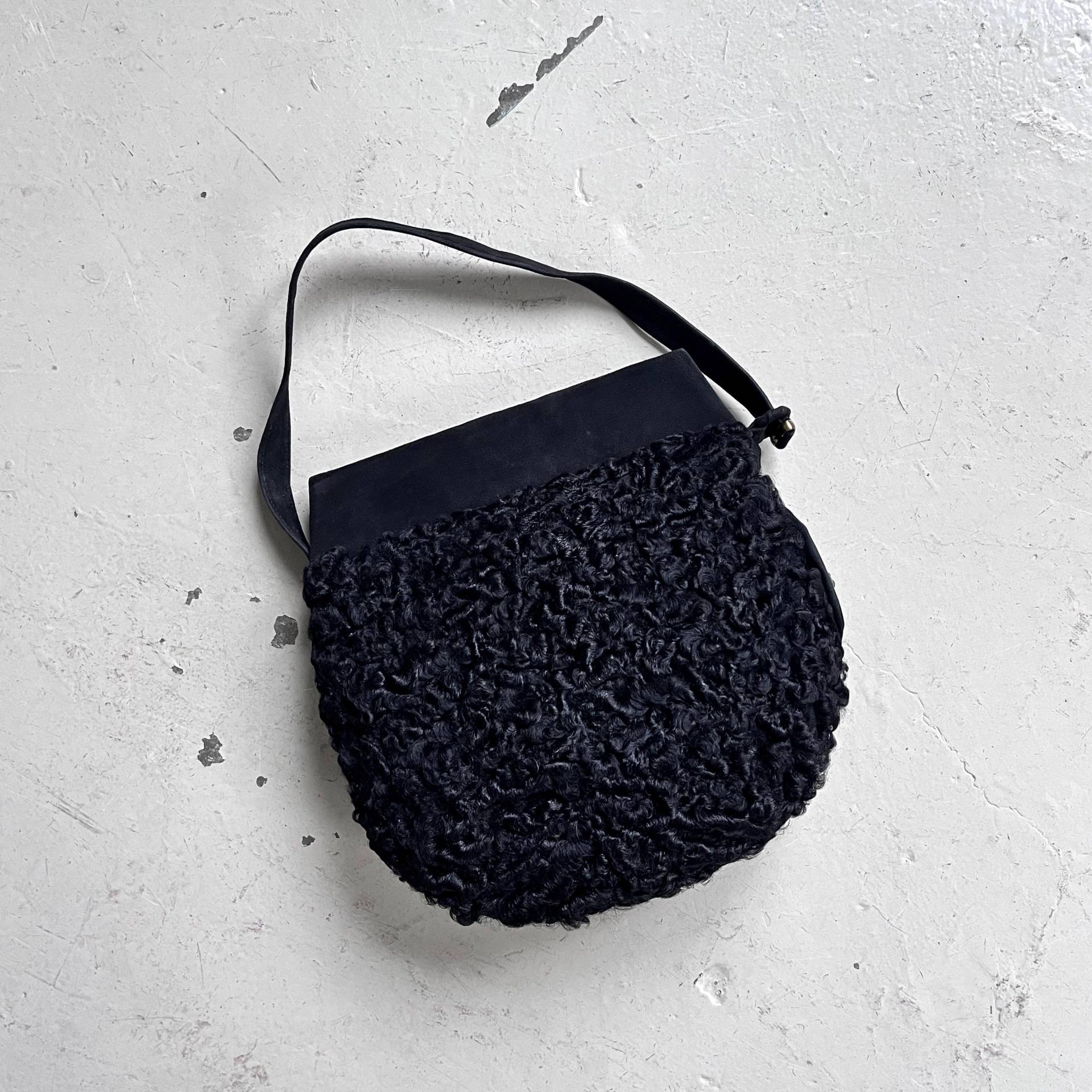 Vintage Muff Tasche Schwarz Fell 1960Er Felltasche Handwärmer Henkeltasche von TheDustyDecades