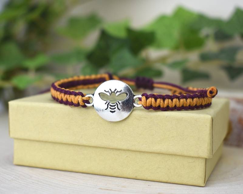 Bienen Armband - Verstellbares Hanf Mit Rundem Anhänger Geschenk Für Imker Schulgeschenke Hornissen Oder Wespen Rettet Die von TheEnglishIvy