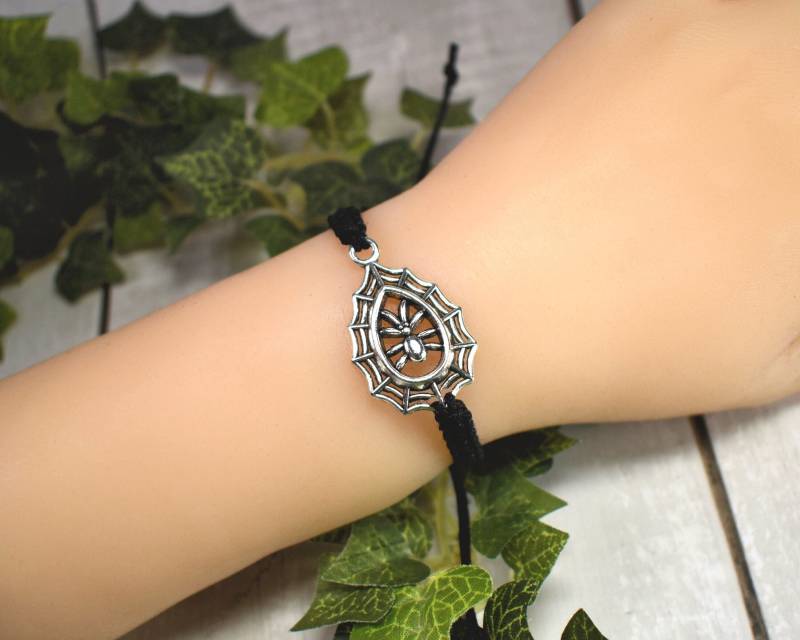 Spinnen Armband Für Männer Oder Frauen - Verstellbarer Hanfschnur Schmuck Mit Spinnennetz Anhänger Entomologie Geschenke Halloween von TheEnglishIvy