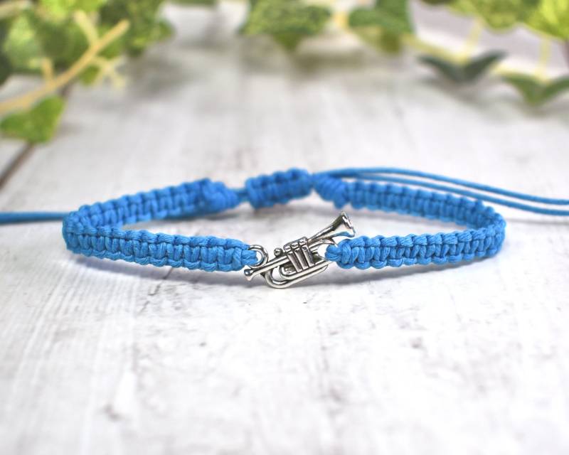 Trompete Armband - Big Band Schmuck Verstellbares Hanf Für Männer Oder Frauen Geschenk Musiker, Spieler, Blaskapell Bandführer von TheEnglishIvy