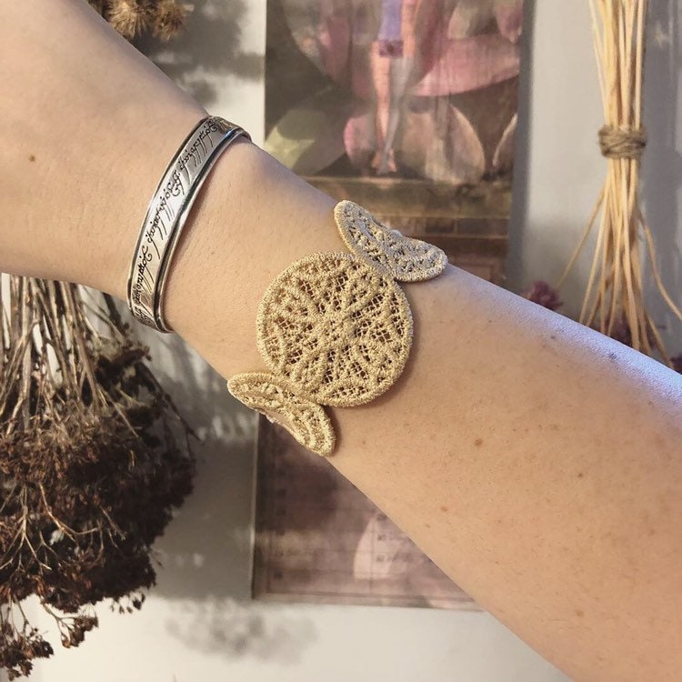 Drei-Mond-Phase Freistehende Spitze Armband von TheFaerieHaven