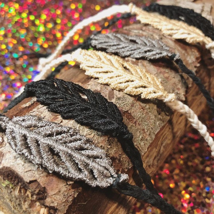 Spitzenfeder Bettelarmband von TheFaerieHaven