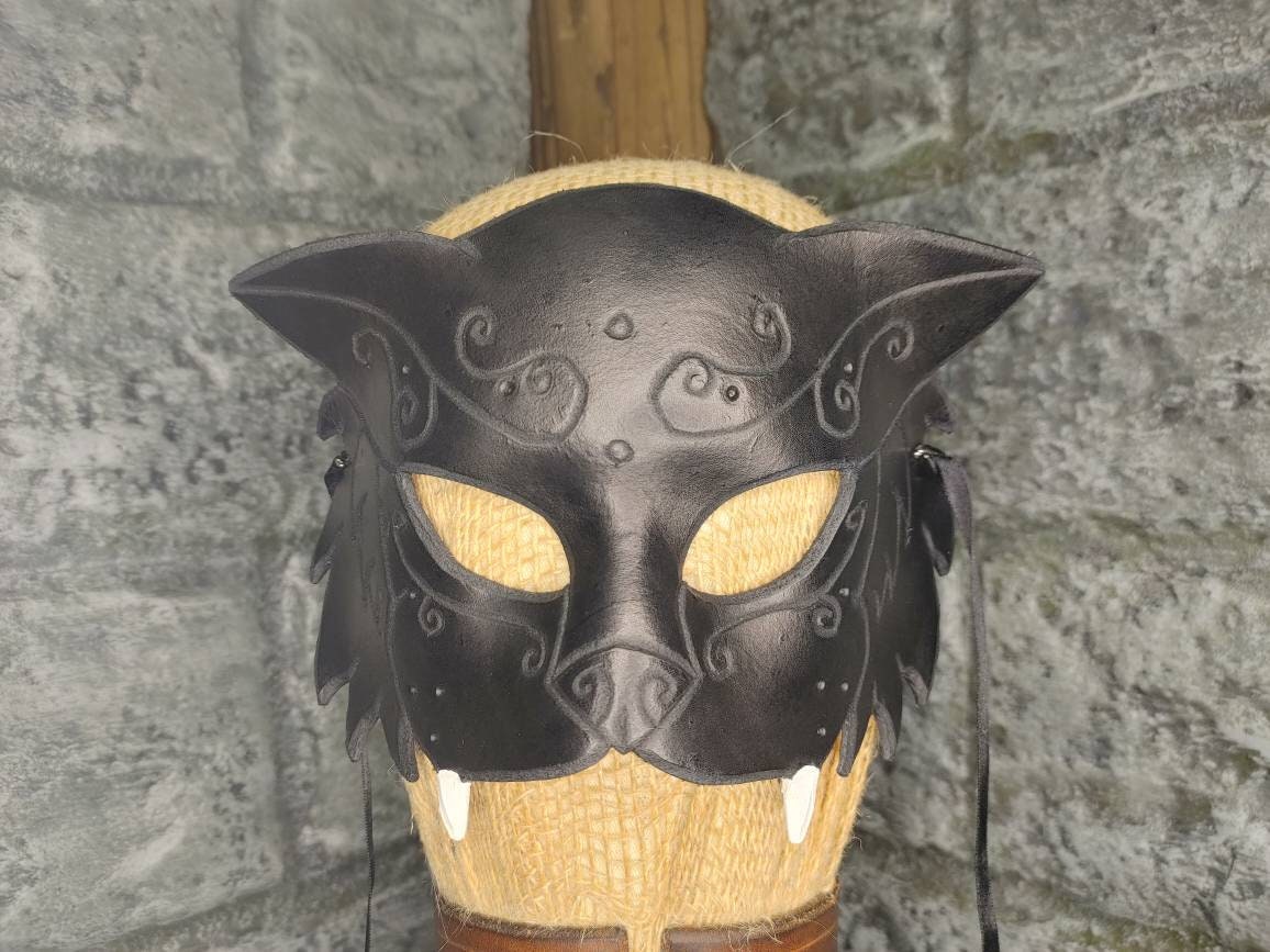 Schwarze Katzen Maske Schwarze Katzen Maske von TheFallenCrown