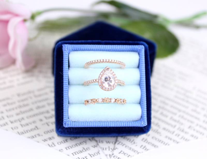 Samt Mini Stacker Box Für Drei Ringe, Ring Box, Vintage Style Stapler Samt Mini Stacker Box Für Drei Ringe, Ring Box, Vintage Style Stapler von TheFamilyJoolz