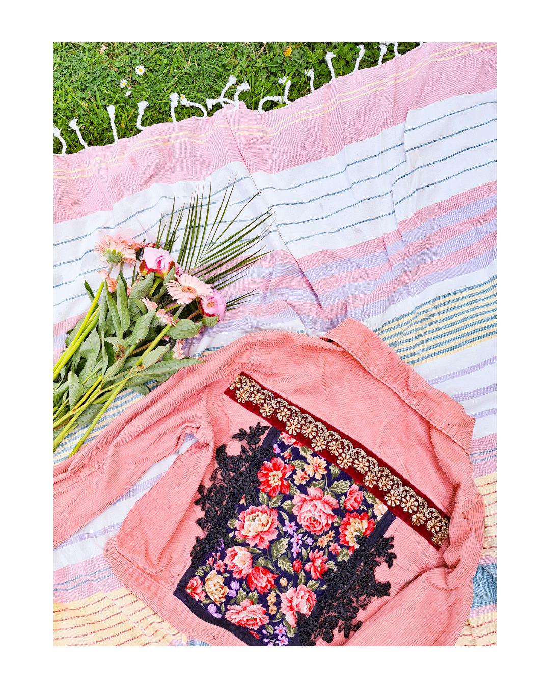 Rosa Cordjacke Mit Blumen - Benäht Sari- Größe L Boho Unikat, Diy Fashion & Frühlingsjacke von TheFeatheryShop