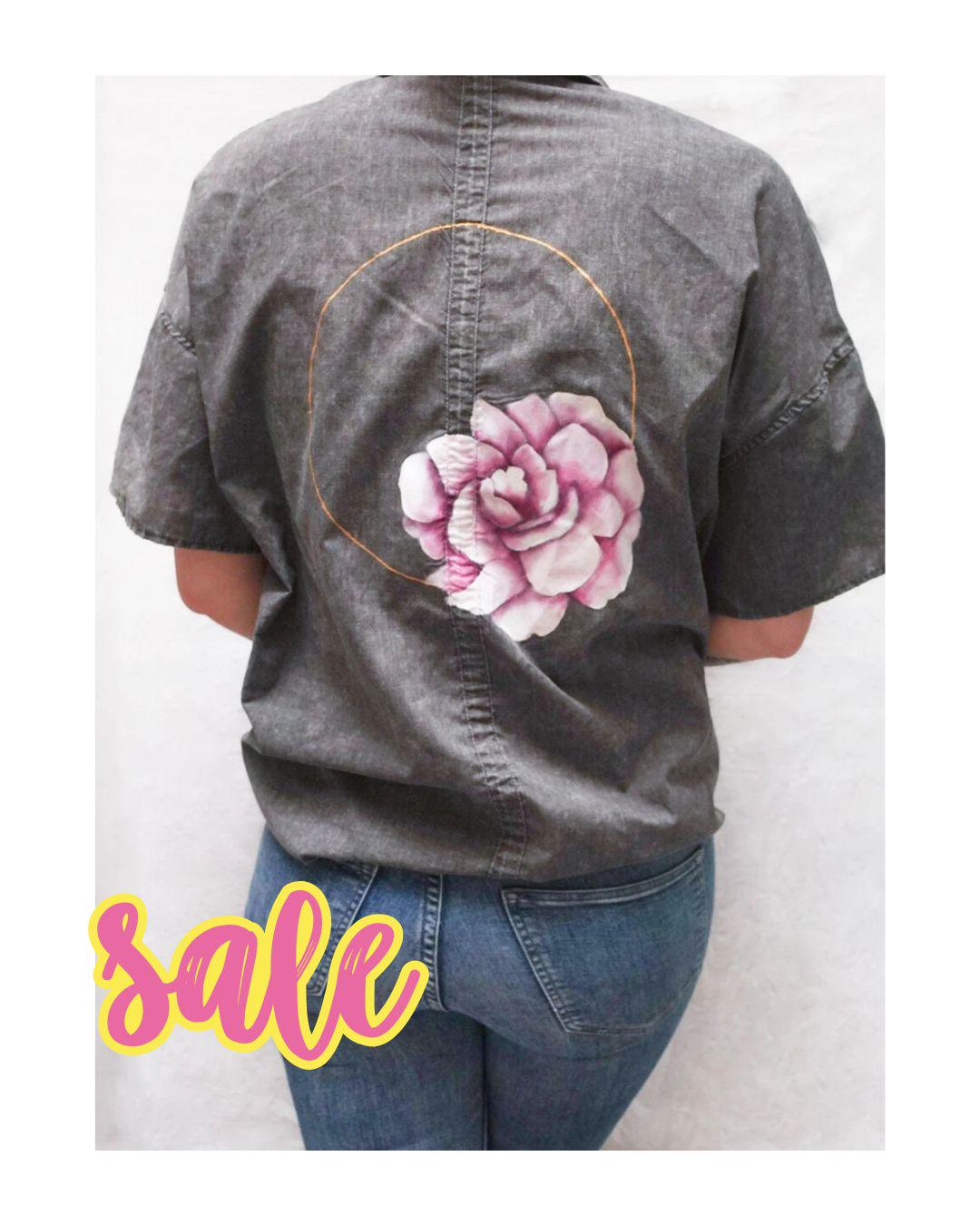 Sale - Blumen Shirt Hemd M Handbemalt Boho Unikat Für Frühling, Festival & Alltag von TheFeatheryShop