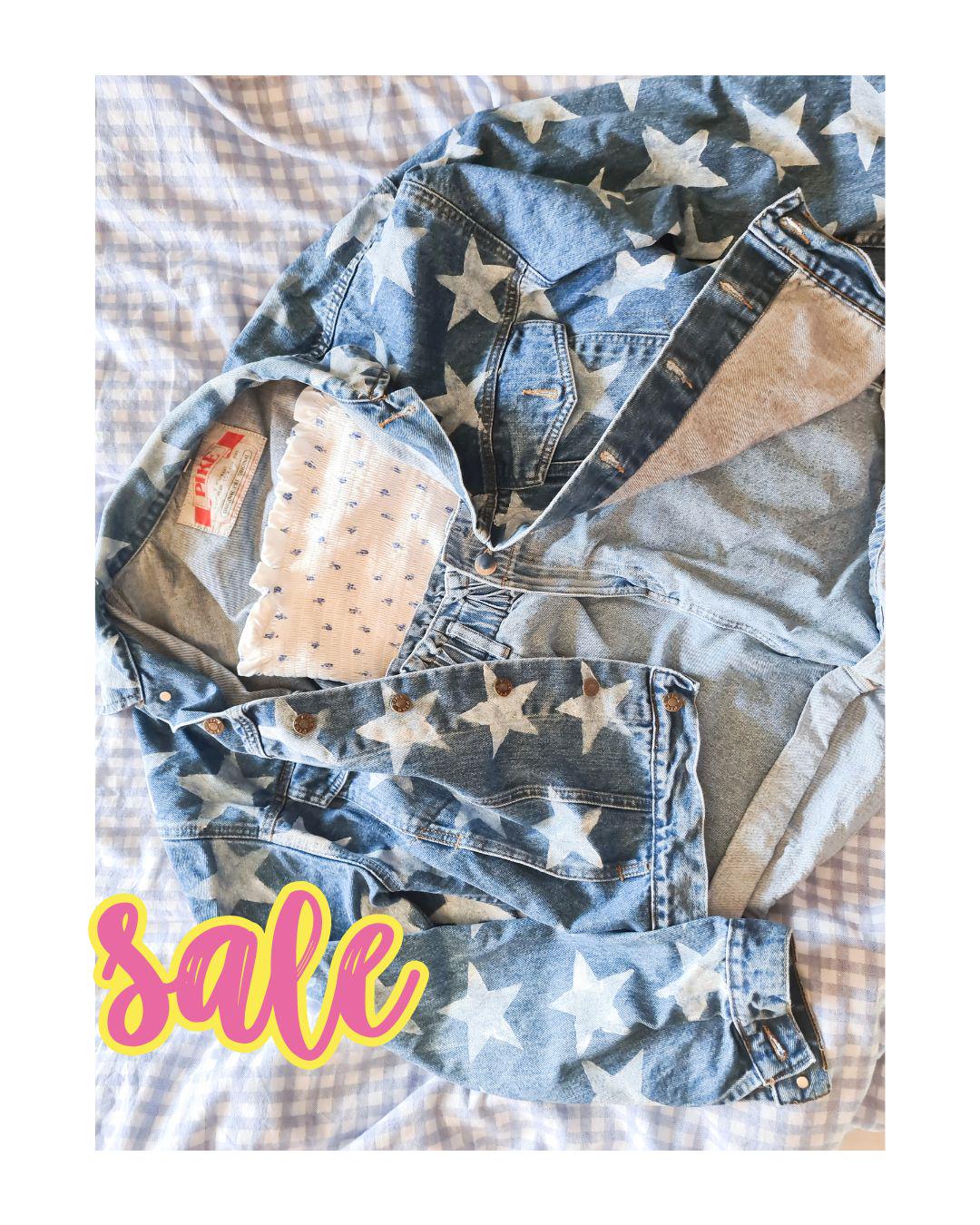 Sale - Jeansjacke Mit Sternen Handbemalt All Over Stars Größe L Boho Festivaljacke, Unikat von TheFeatheryShop