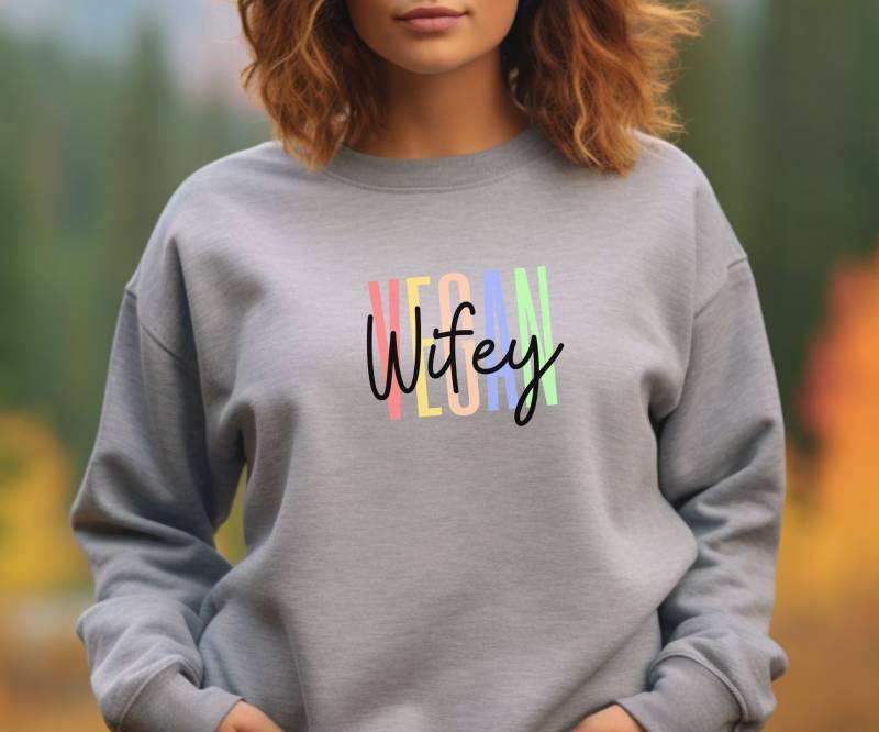 Gift Sweatshirt For Wife, Wifey Sweatshirt, Vegan Wifey, Shirt Person, Gifted von TheFeelGoodVegan