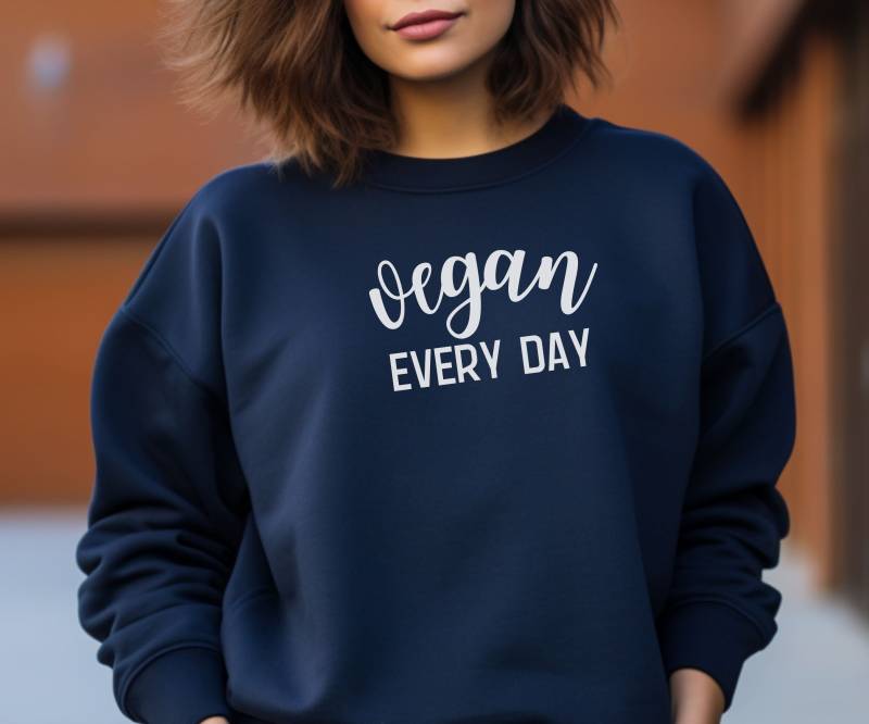 Vegan Pride Sweatshirt Motivation Giftidea For Vegans Valentines Day Christmas Birthday Unisex Heavy Blend Crewneck von TheFeelGoodVegan