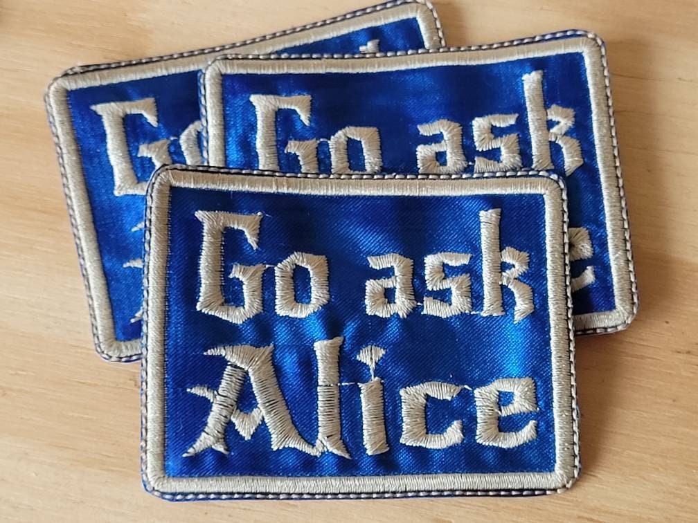 Go Fragen Alice Handgemachte Gestickt Nähen in Aufnäher Go Fragen Alice Handgemachte Gestickt Nähen in Aufnäher von TheFestivalLife