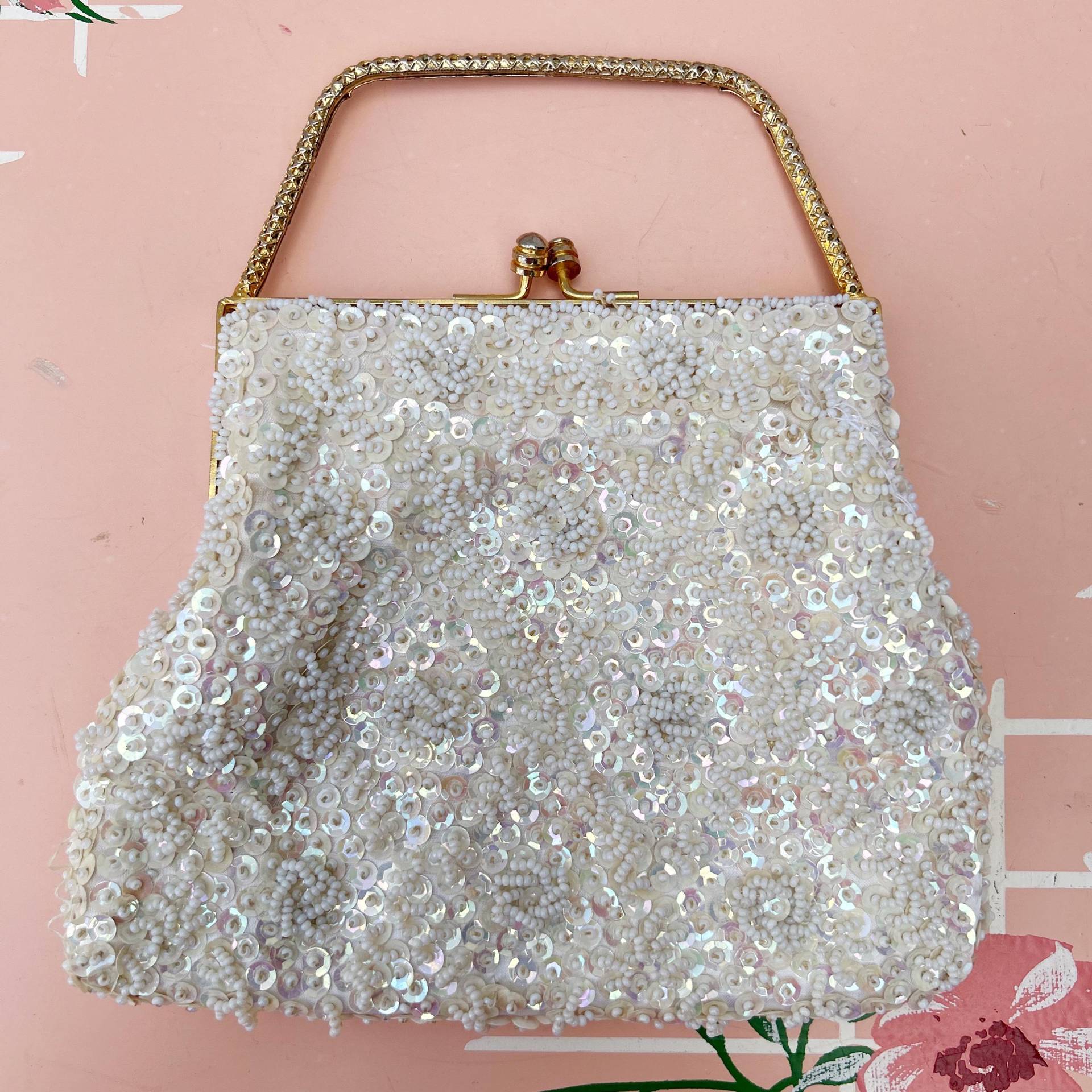 Vintage Weiße Perlen Pailletten Clutch Geldbörse Abendtasche Gold Ton Griff Vintage Weiße Perlen Pailletten Clutch Geldbörse Abendtasche Gold Ton Griff von TheFlamingoMeadow