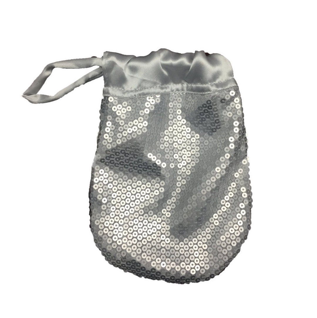 Matt Silber Pailletten Wristlet Matt Silber Pailletten Wristlet von TheFlipFlopBitch