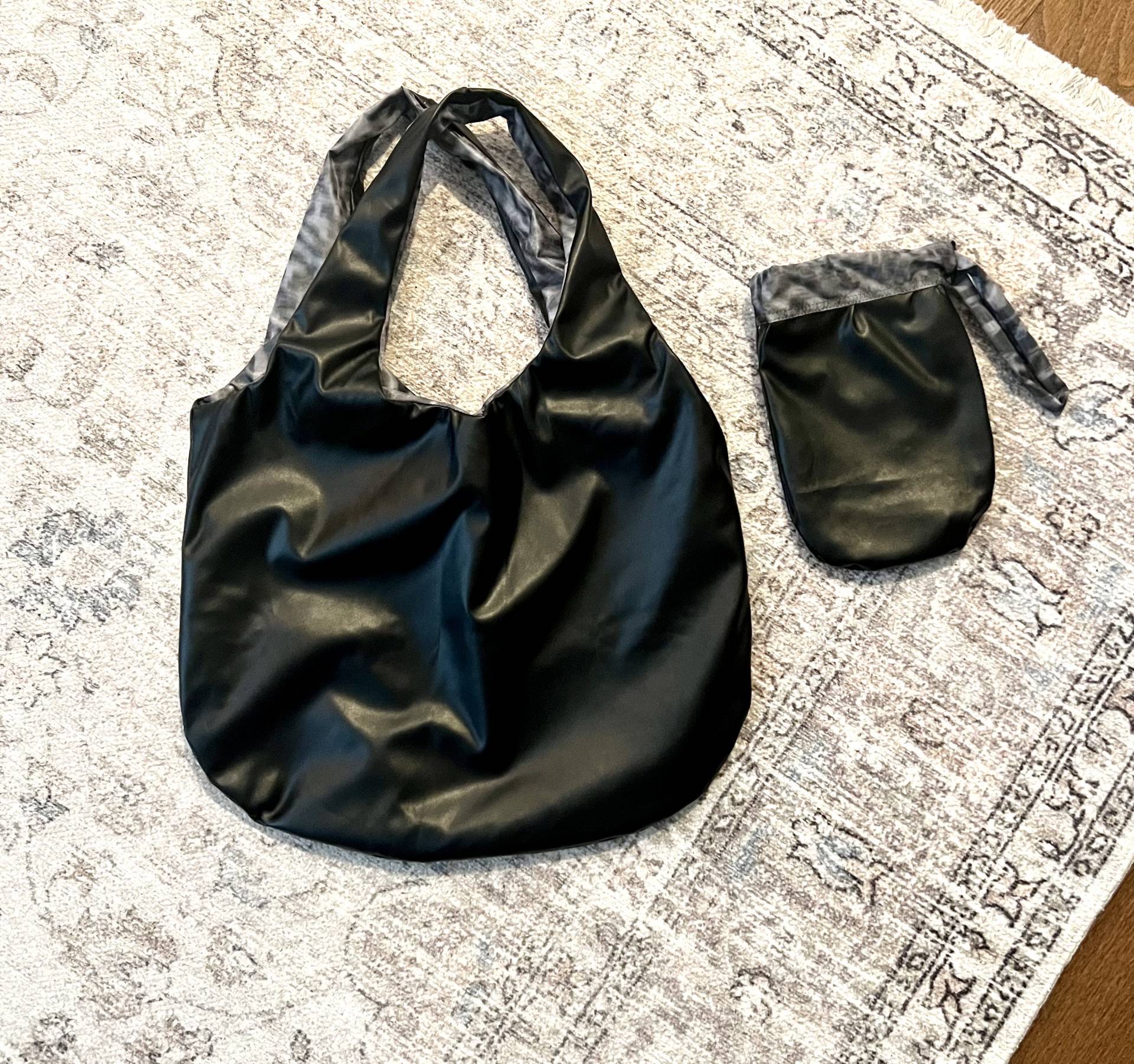 Schwarze Vegan Leder Reversible Zu Grau Animal Print Tote Schwarze Vegan Leder Reversible Zu Grau Animal Print Tote von TheFlipFlopBitch