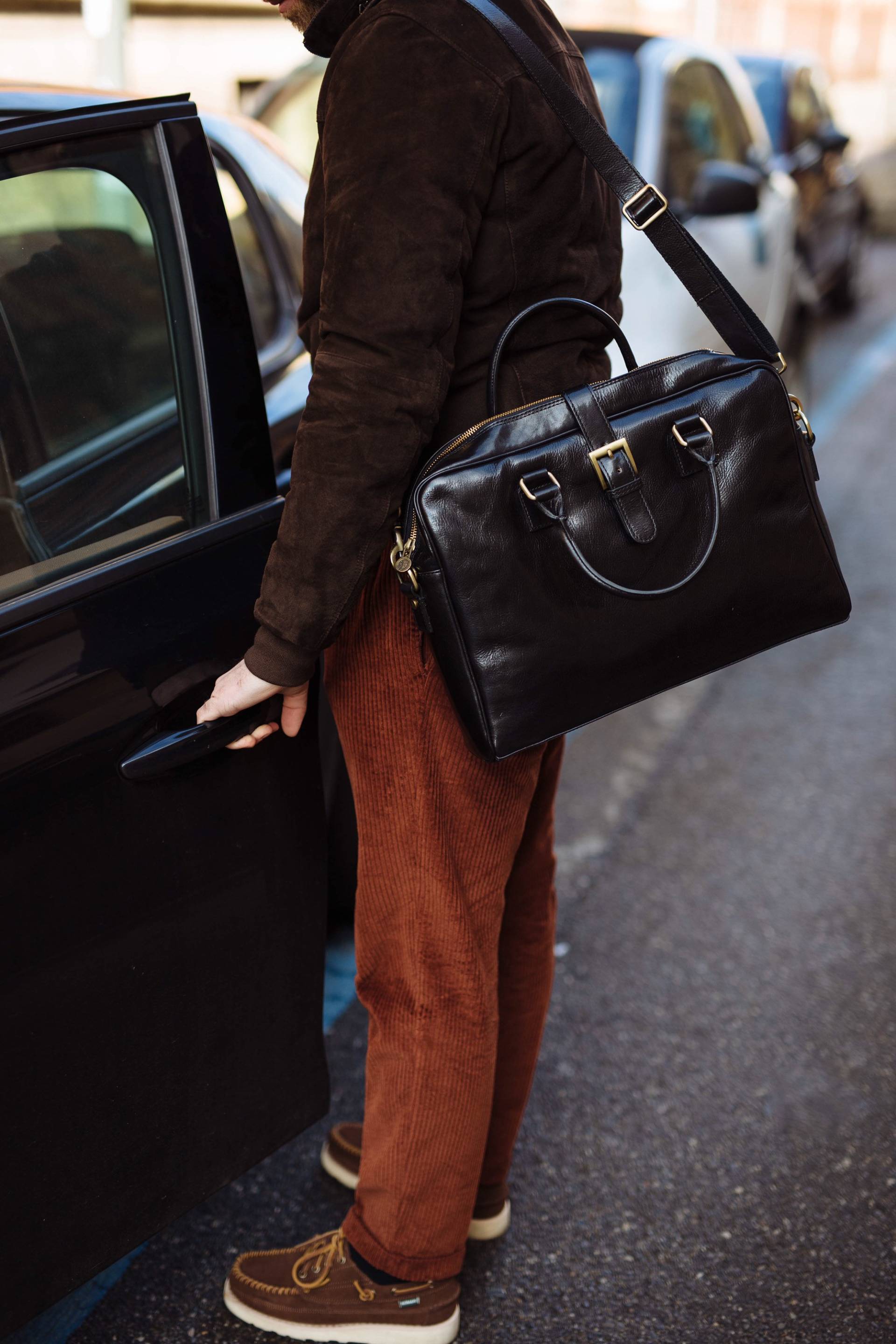 Handgefertigte Aktentasche Aus Rindsleder Zweifarbige Laptoptasche Mit Verstellbarem Gurt von TheFlorenceLeather