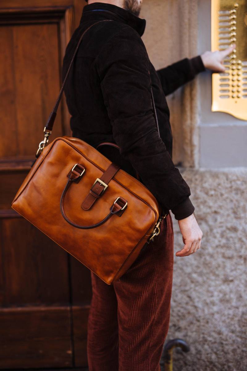 Handgefertigte Bicolor Leder Aktentasche Herren Laptop Umhängetasche von TheFlorenceLeather