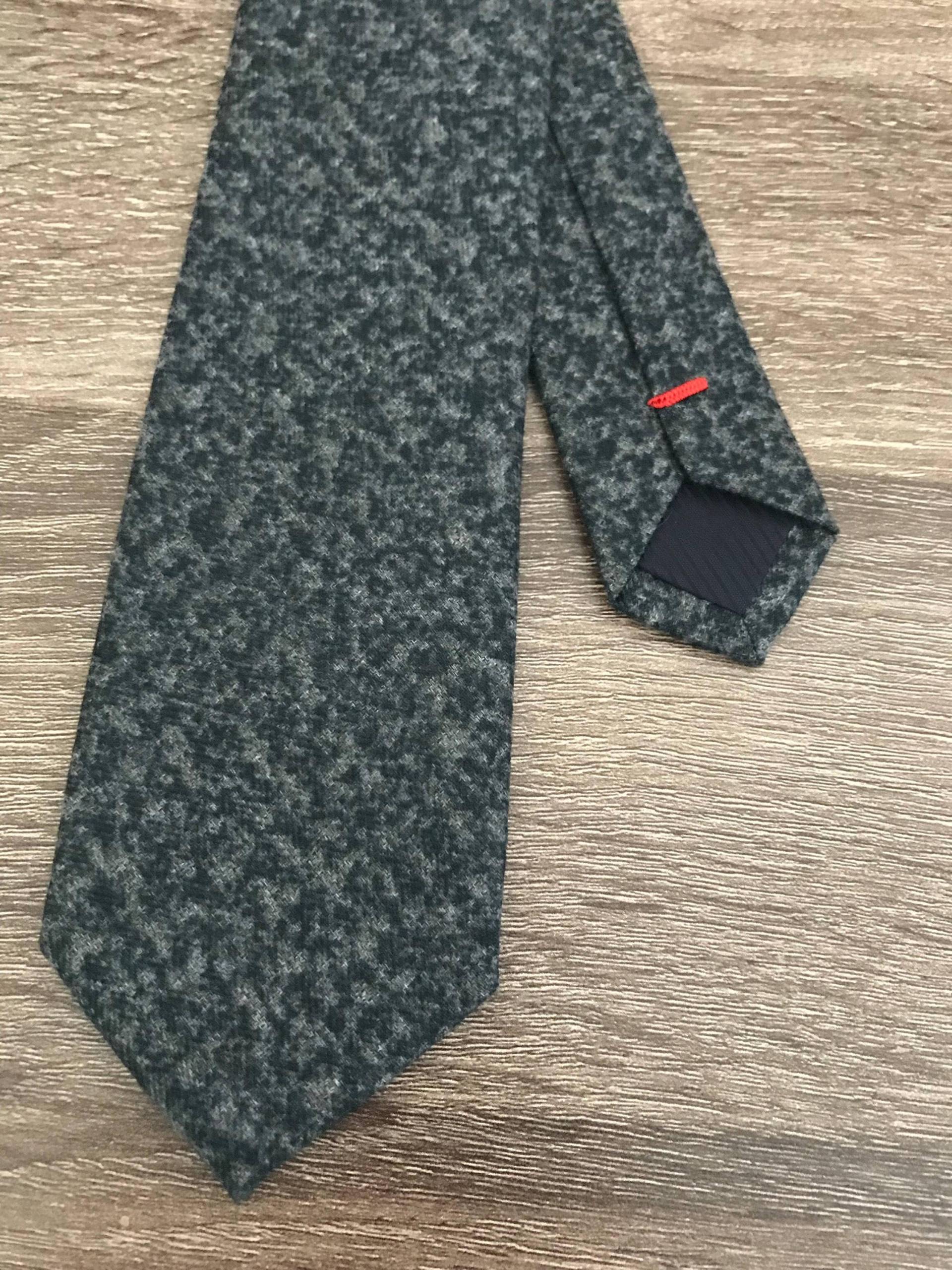 Anthrazit Graue Wollkrawatte Anthrazit Graue Wollkrawatte von TheFlyTieBoutique